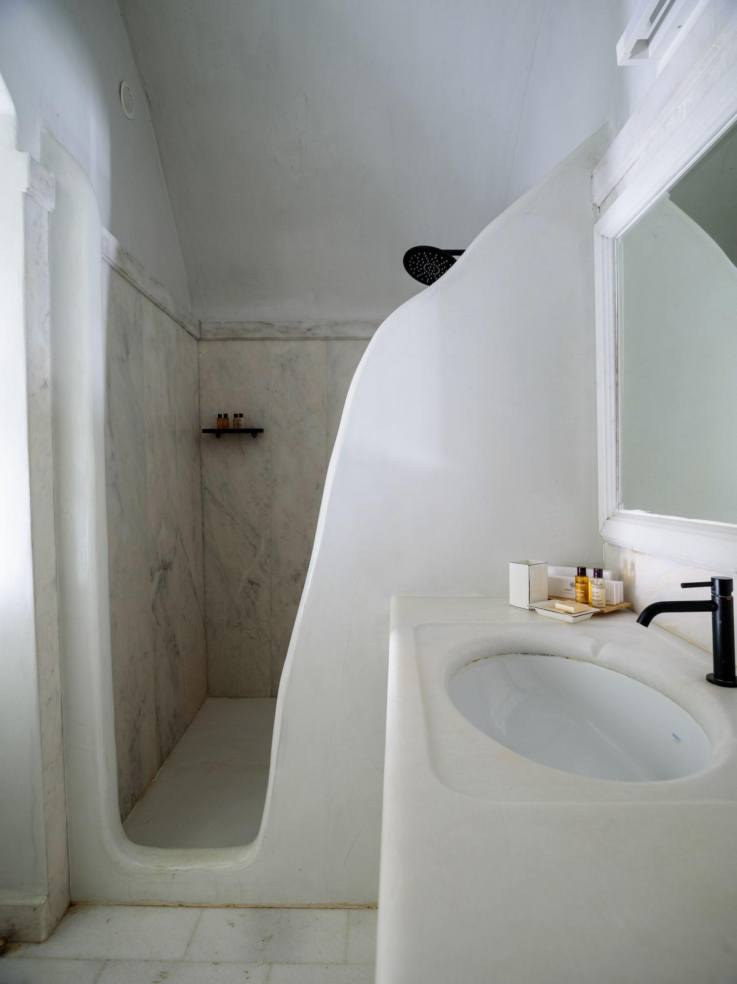 Senior, Studio, Suite, Queen Bed, Sea View