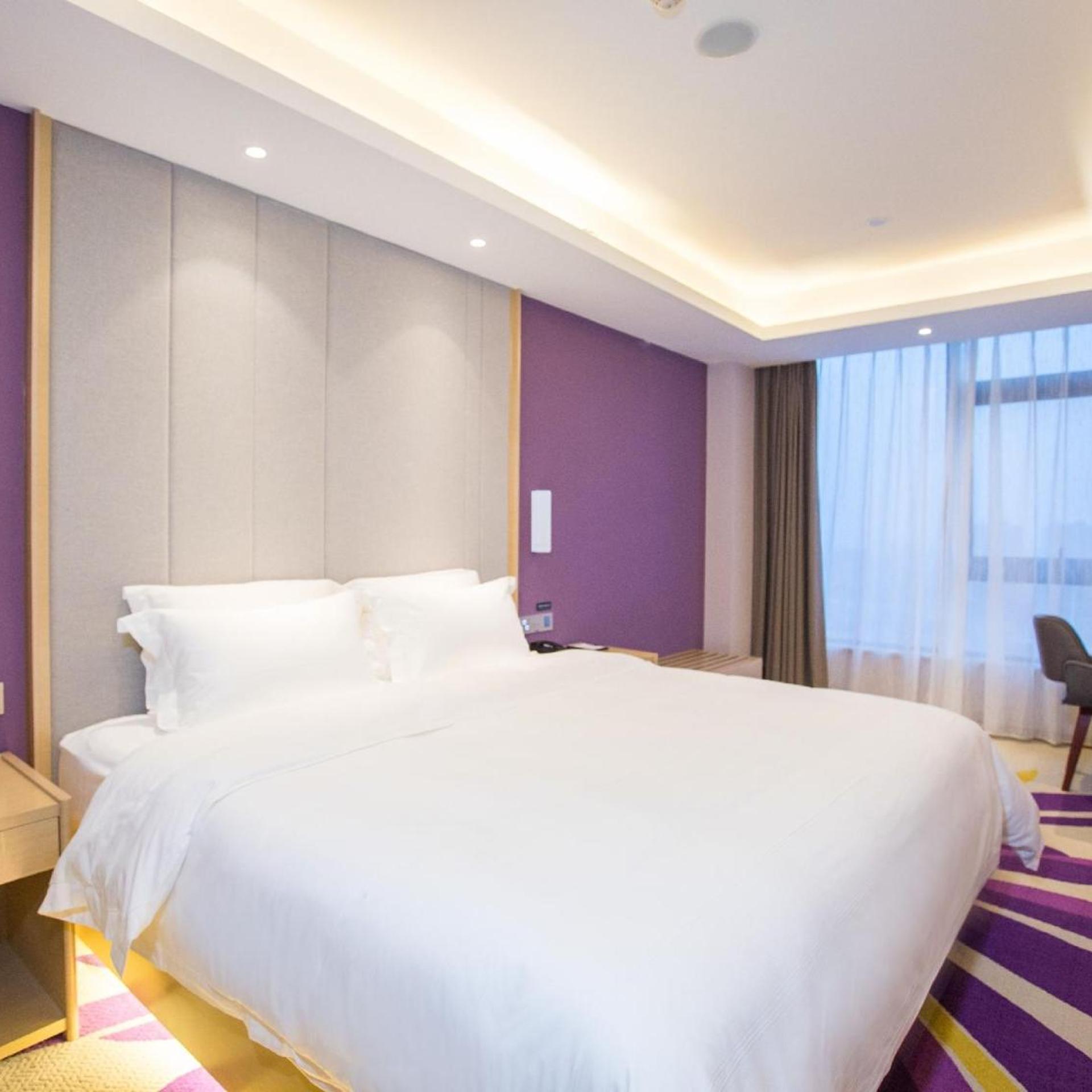 IU Hotel (Nanchang West Railway Station Square) 8/38