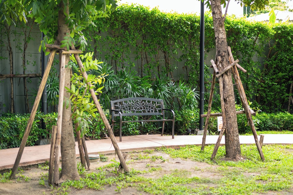 The Rich Residence Sukhumvit Nana 40/50