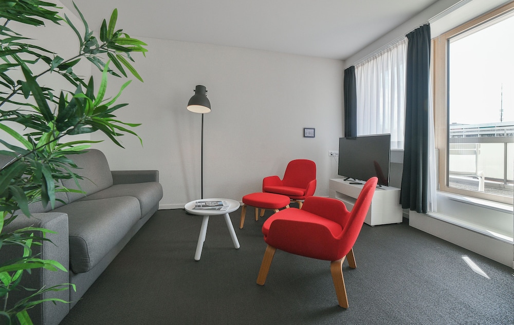 Home Swiss Hotel 42/64