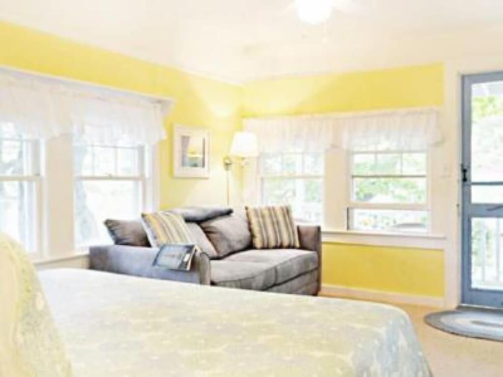 2 River Road Inn & Cottages 31/50