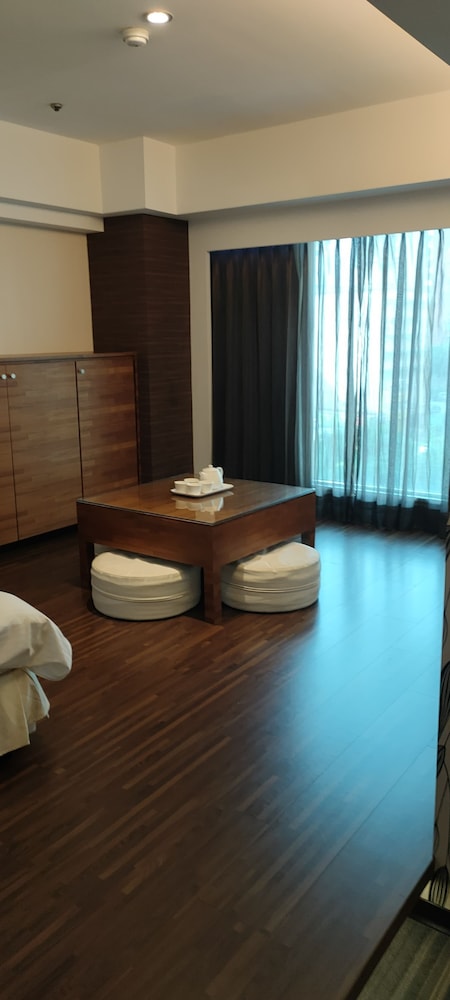 See S Revert Hotel 36/53