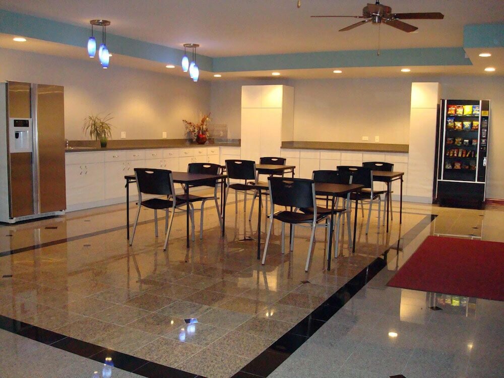 O Hare Inn & Suites 32/43
