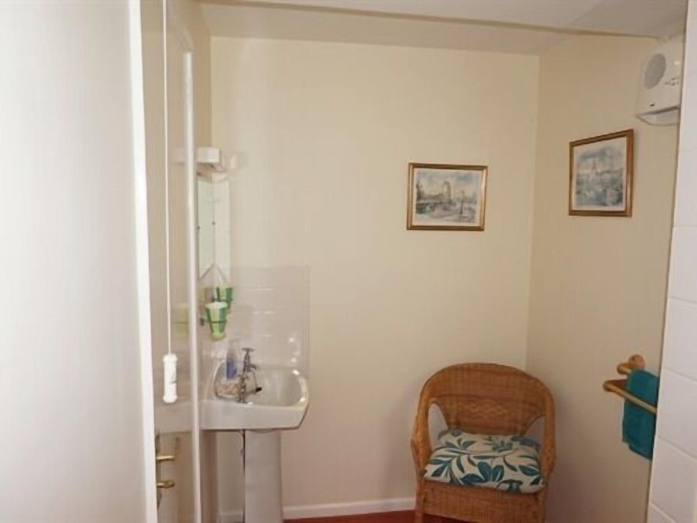 Leworthy Farmhouse 24/49