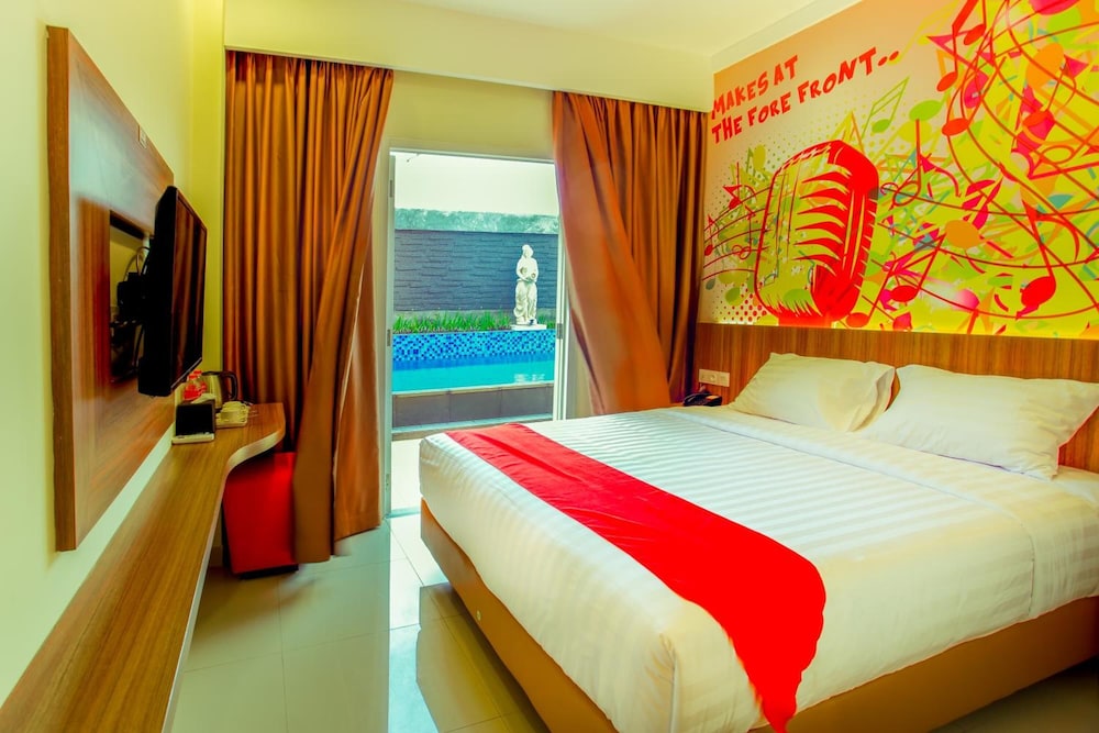 Front One Hotel Purwodadi 16/72