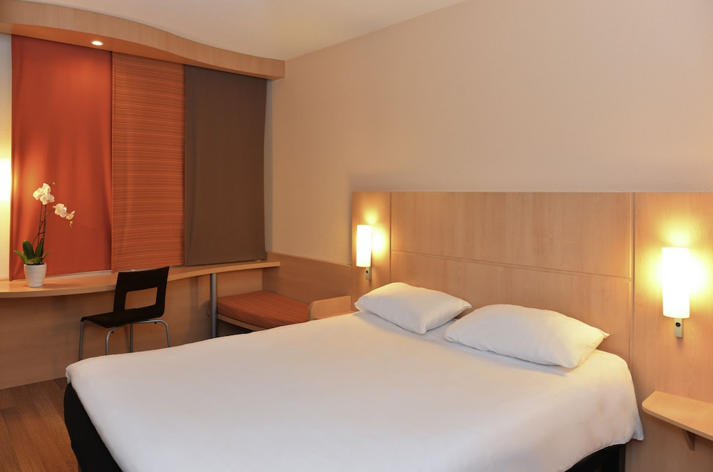 Ibis Nemours 27/69
