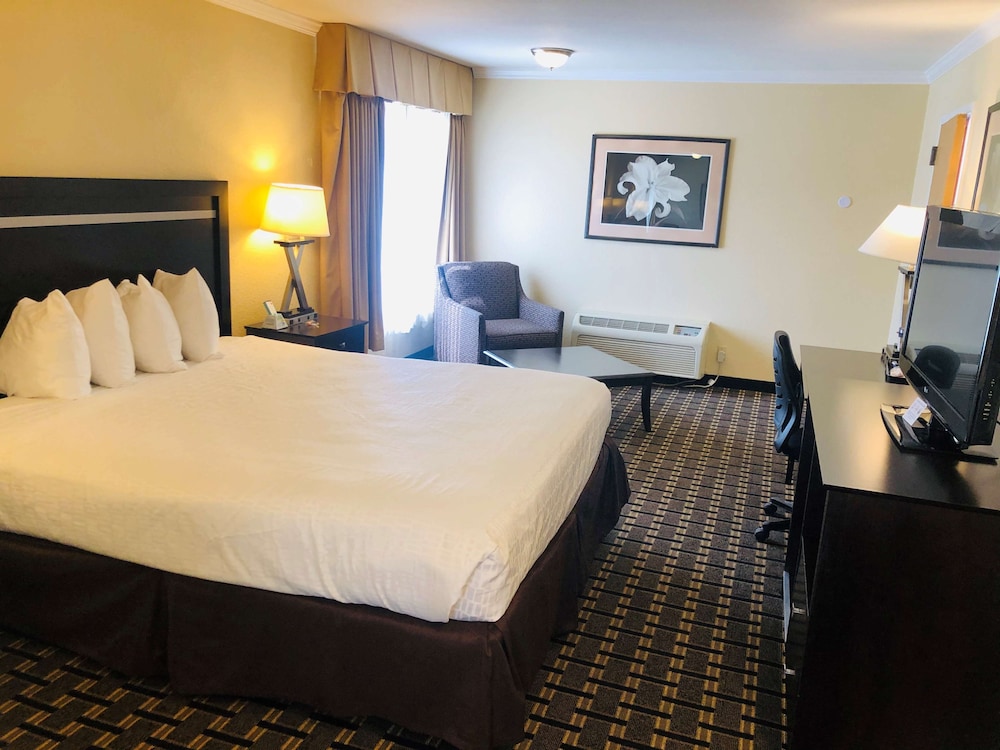 Best Western Plus Inn Of Hayward 12/40