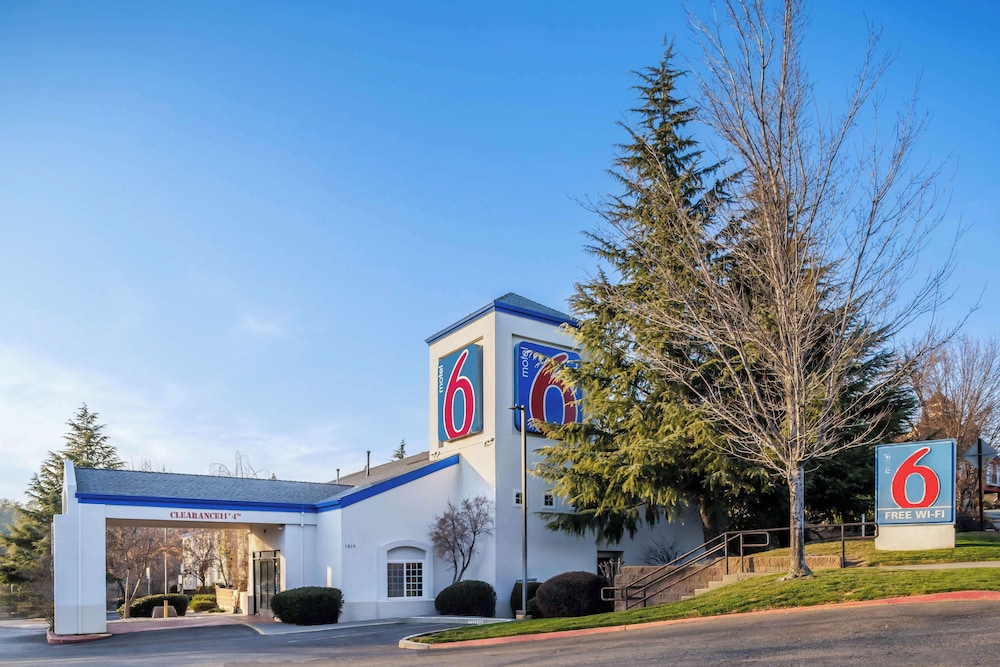 Motel6 Auburn, CA 50/60