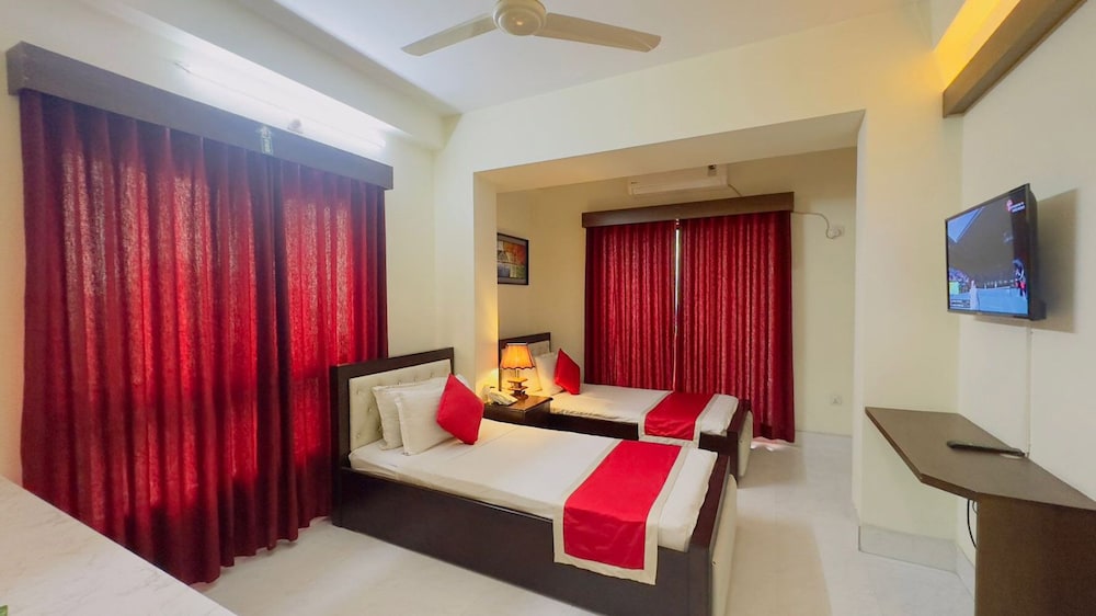 Hotel Grand Circle Inn 30/60