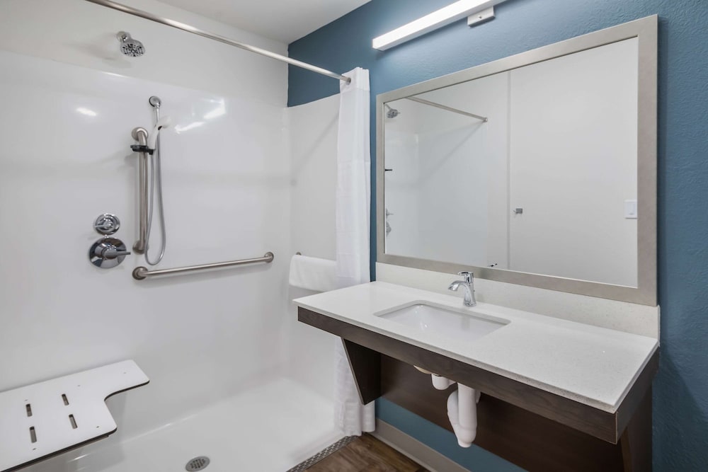 Basic, Queen Bed, Accessible, WoodSpring Suites Round Rock - Austin North 4/5