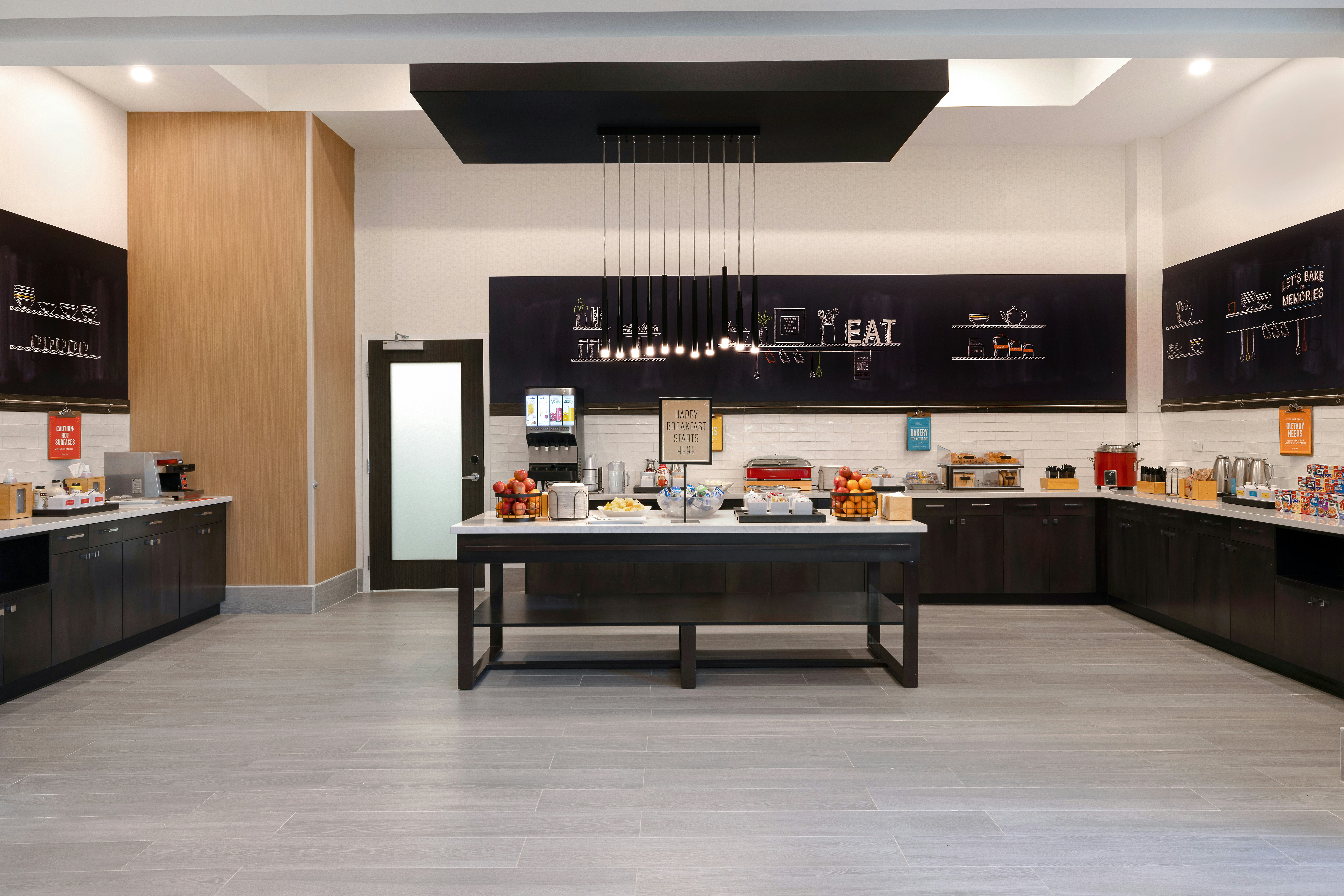 Lobby at Hampton Inn & Suites by Hilton Burlington Toronto, BURLINGTON - ONTARIO