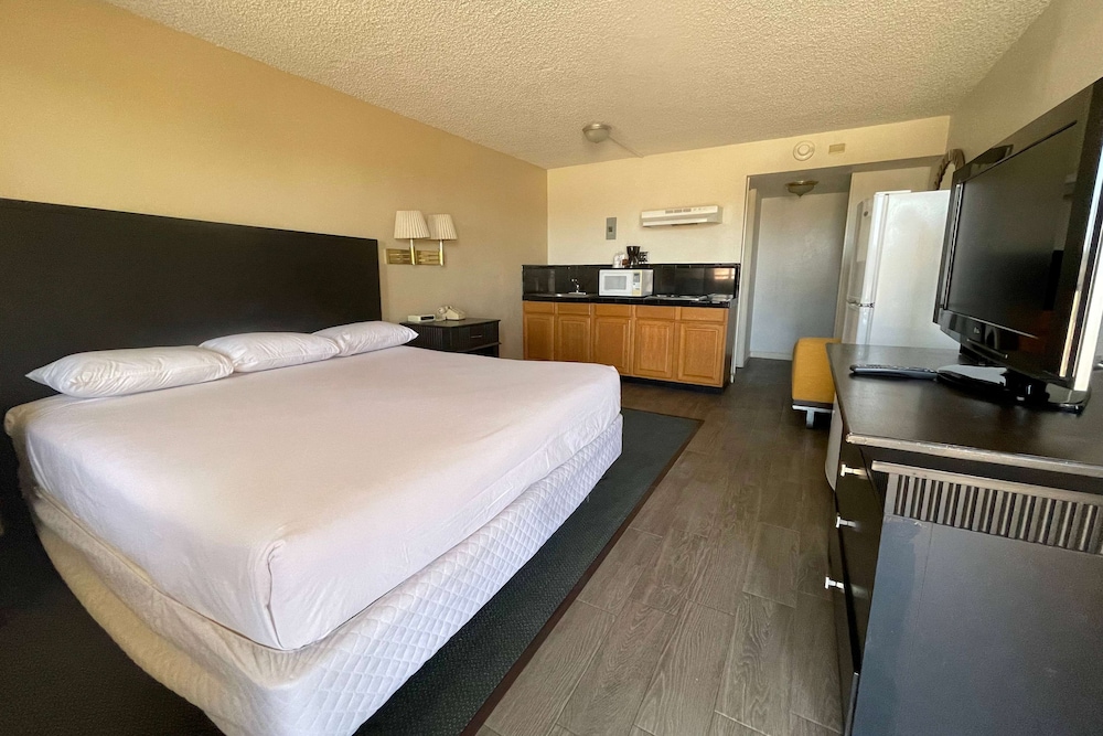 Travelodge by Wyndham Imperial/El Centro 11/48