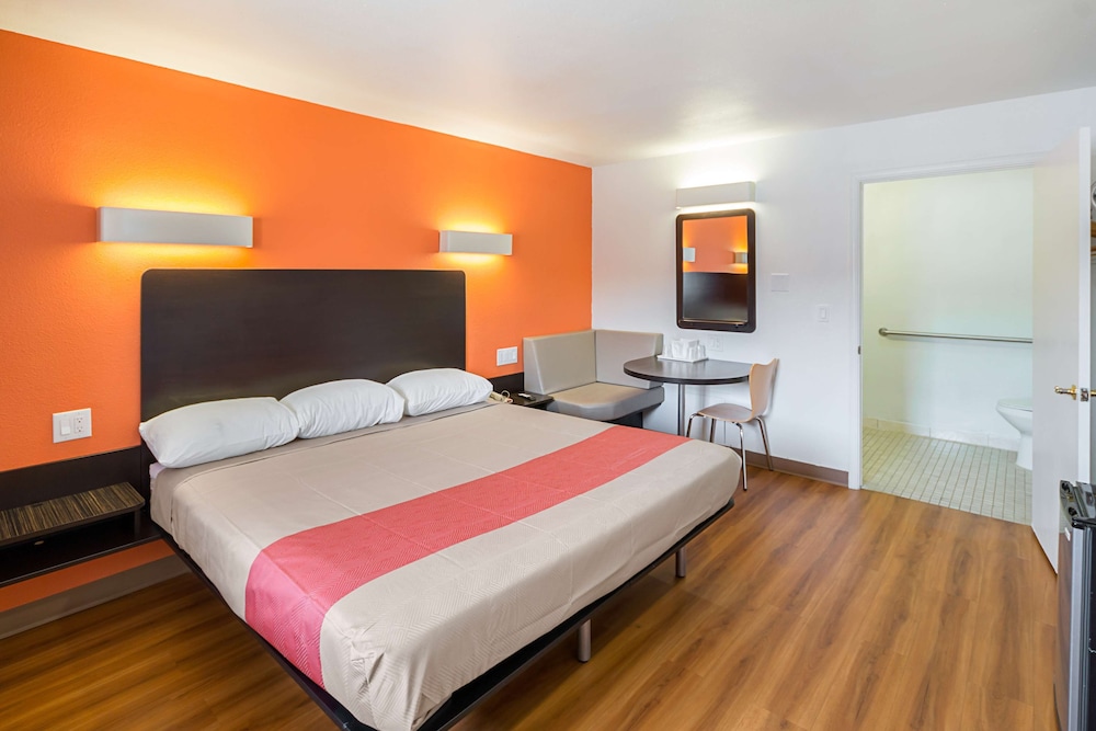 Motel6 El Paso, TX - Airport - Fort Bliss 21/44