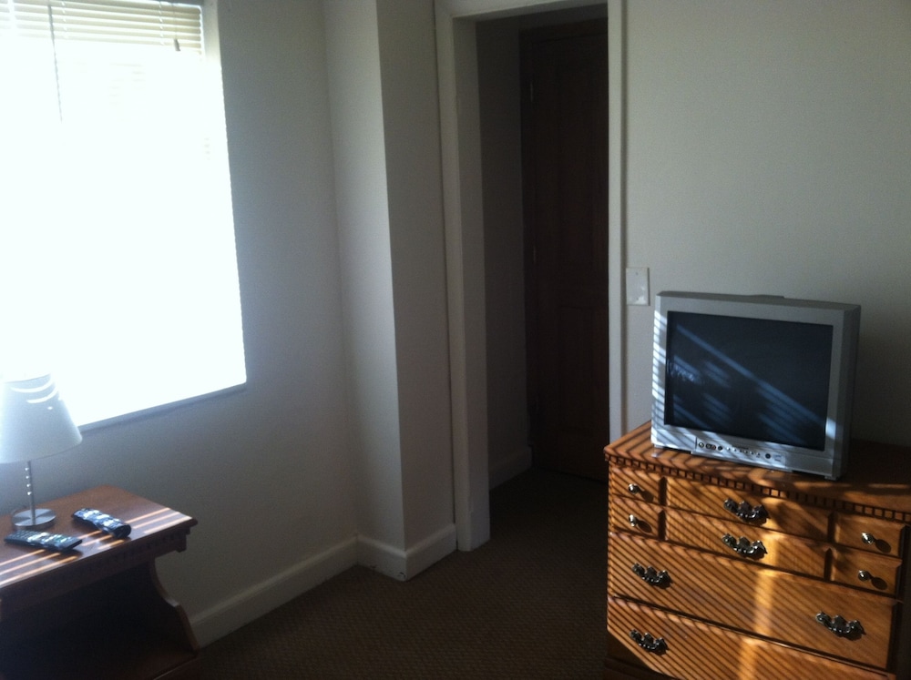 Airport Lodge 3/6