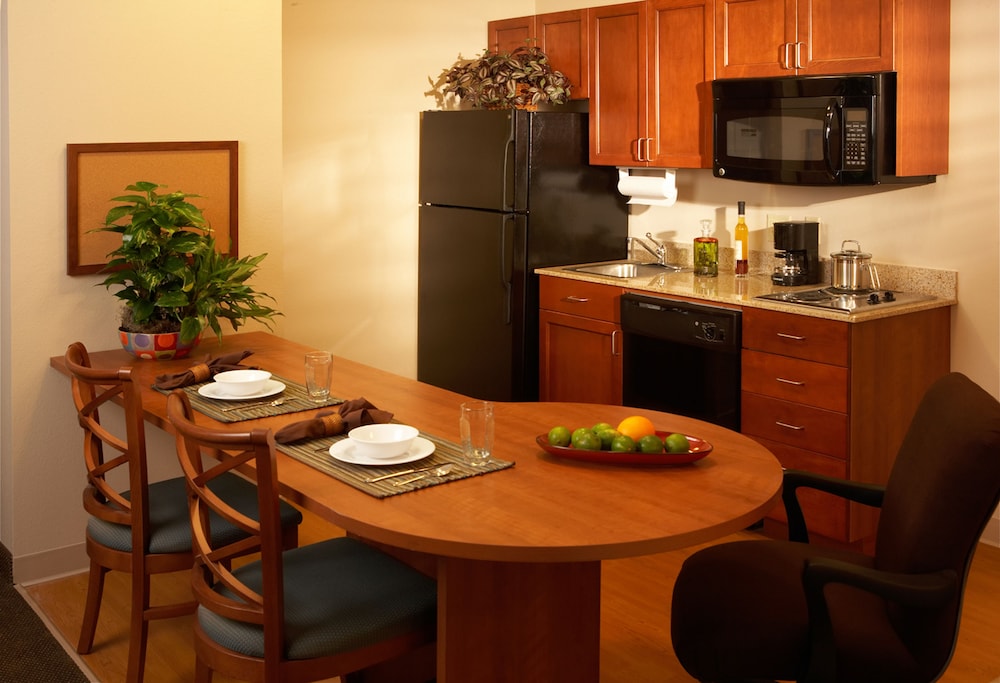 Candlewood Suites Perrysburg 44/53