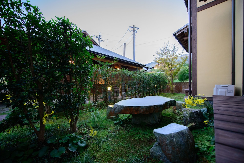 Yufuin Onsen Wafu Ryokan Tsuenosho 25/29