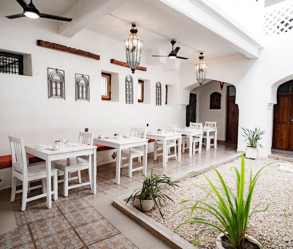 Zanzi House 31/50