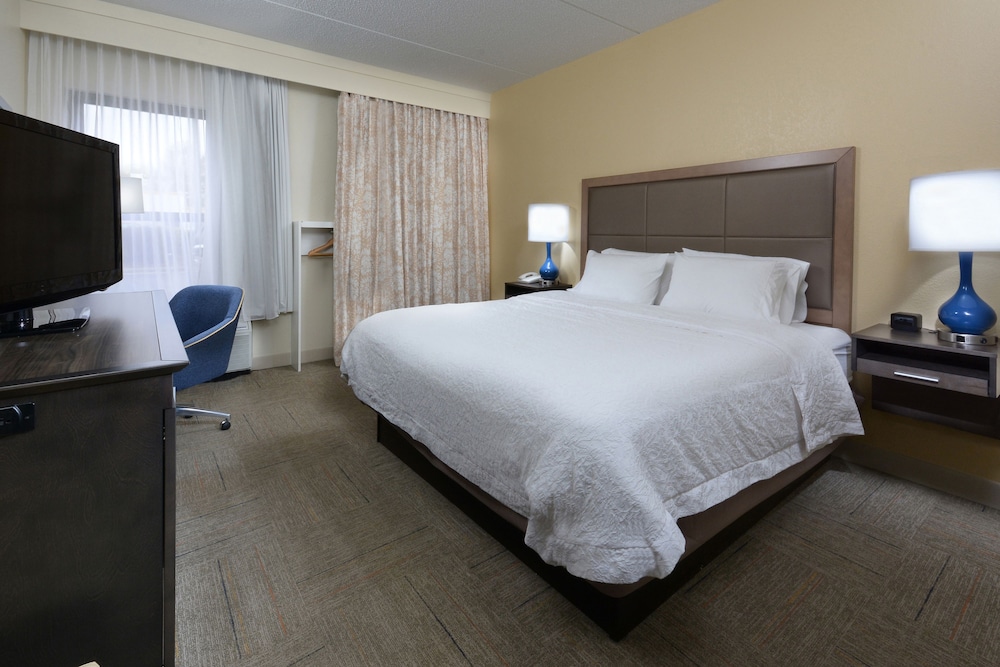 Hampton Inn High Point 26/52