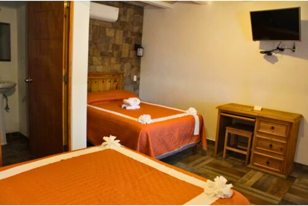 Venados Inn 34/49