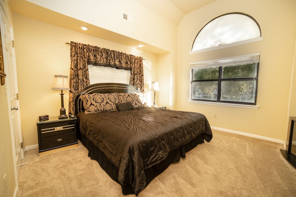 Pointe Royale Condominium Resort & Golf Course 8/81
