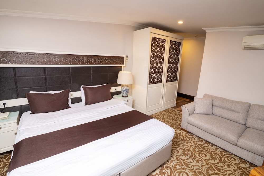 K SUITES HOTEL 19/58