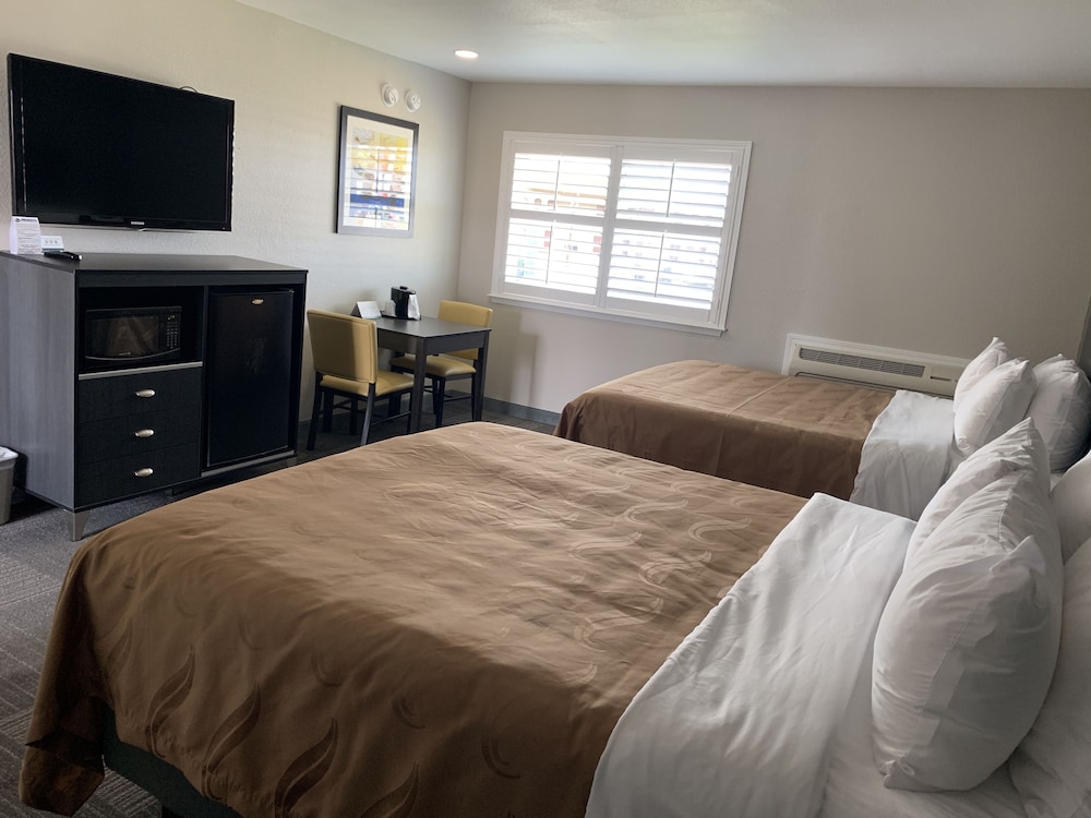 Quality Inn Kettleman City near Hwy 41 16/36