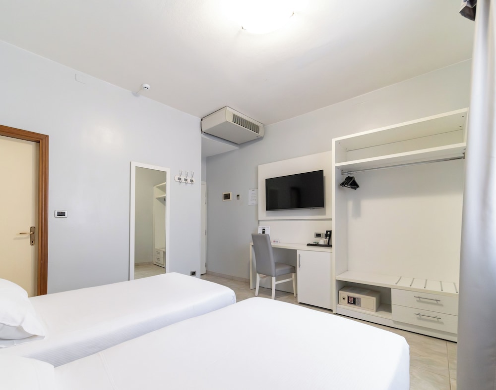 Hotel University 13/66