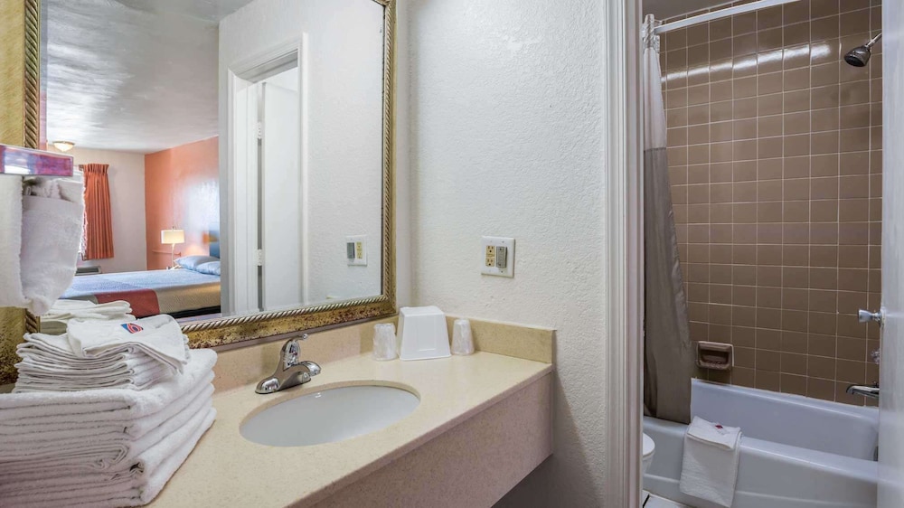 Motel6 Portsmouth, VA 29/57
