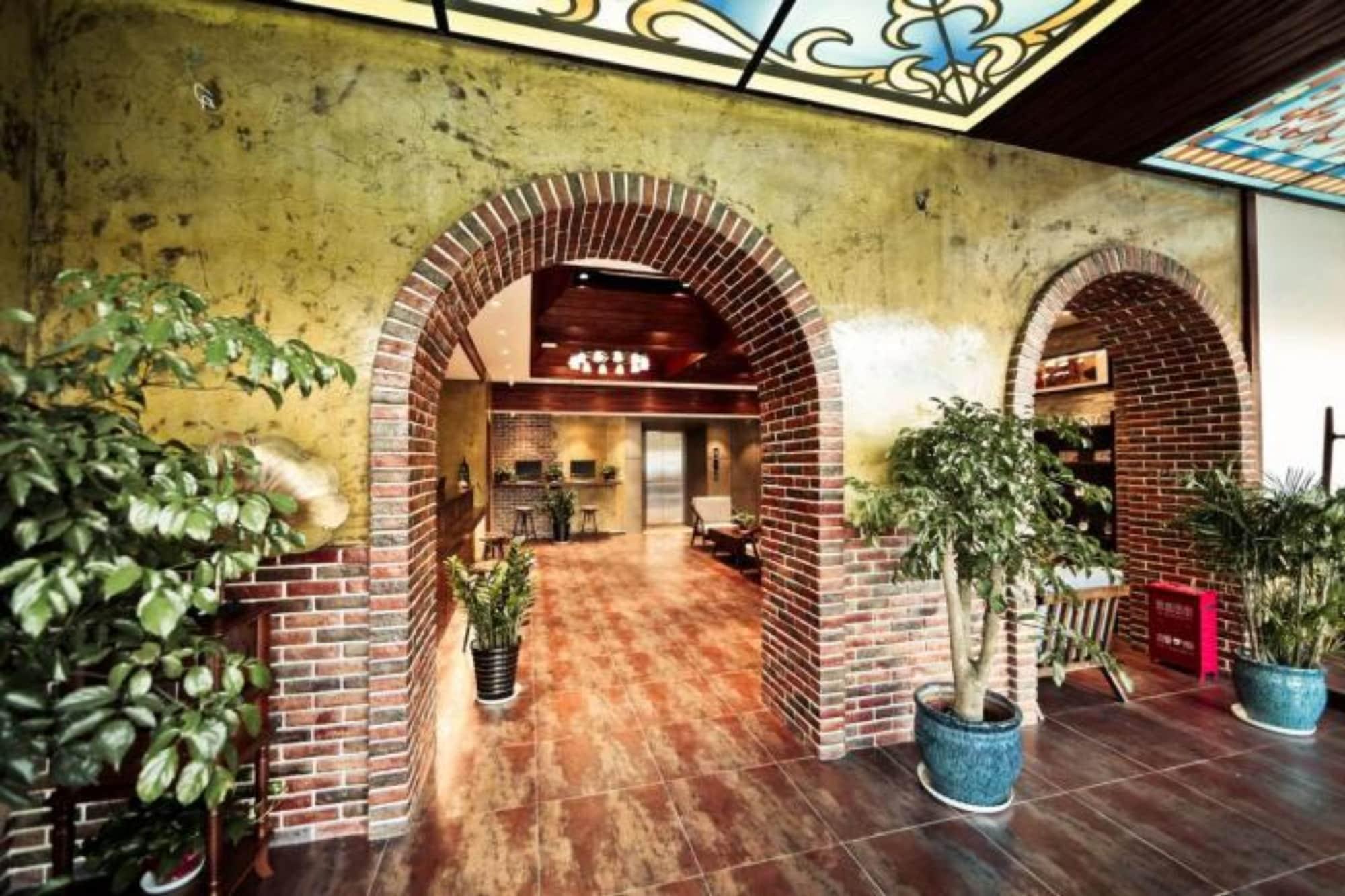 Nostalgia Hotel (Beijing Guomao Jinsongpingyuan Metro Station) 41/47