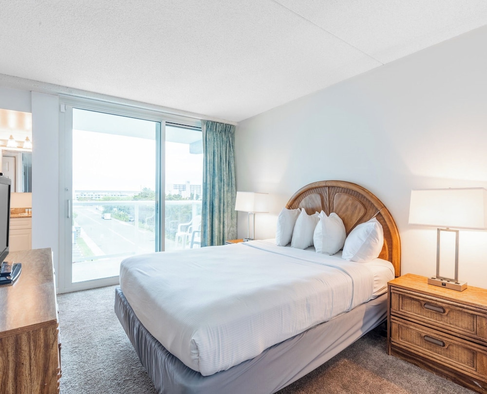 3 Bedrooms, Condo, Premium, Bay View, Balcony, Bay Club Resort 3/10