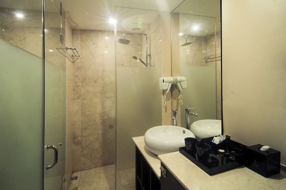 Grand Edge Hotel Semarang 57/59