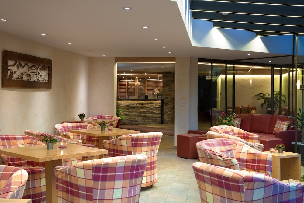 Helvetia Intergolf Hotel And Aparthotel 12/61