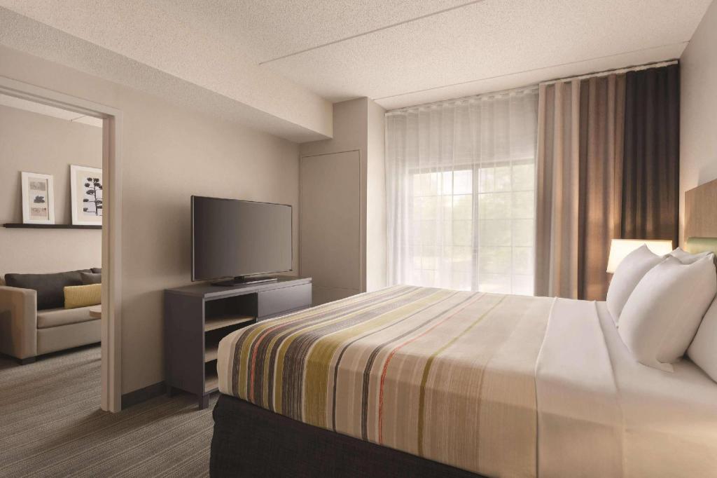 Efficiency, Suite, King Bed
