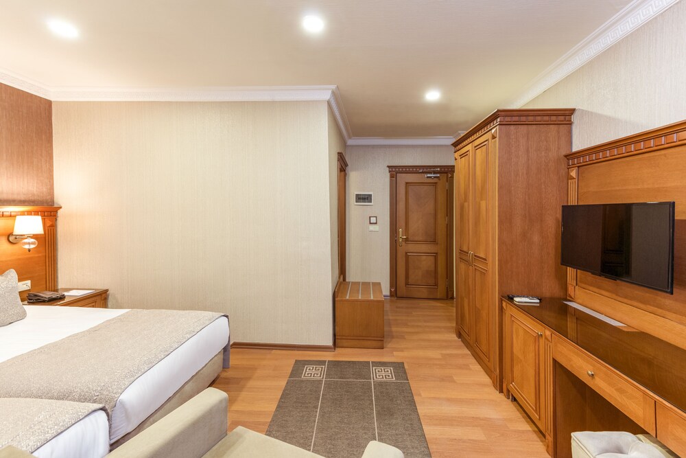 Royan Suites 15/50