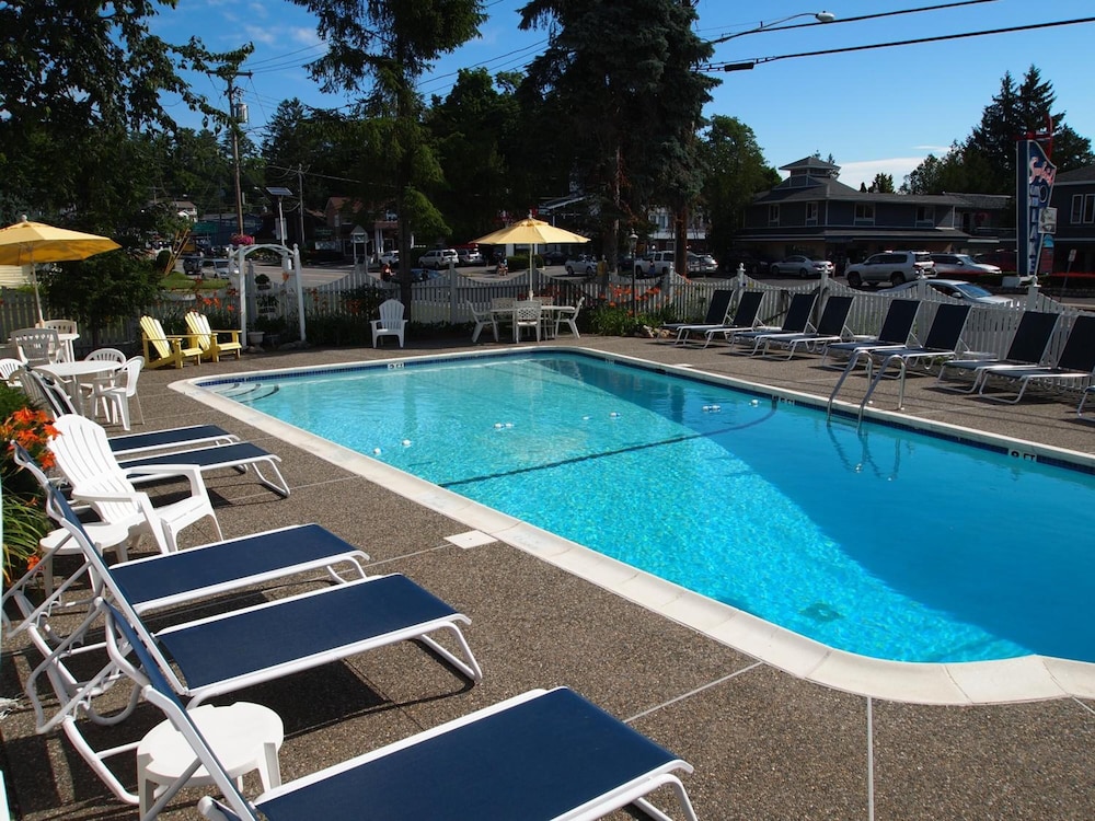 Admiral Motel 61/64