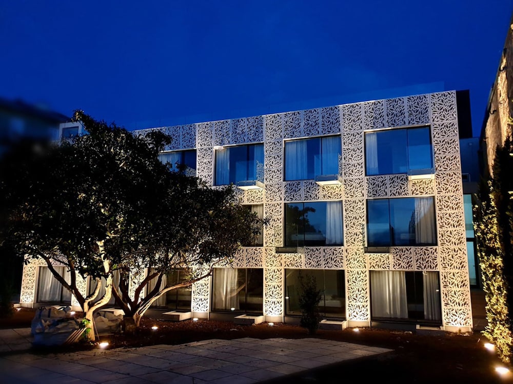 Caleway Hotel 2/37