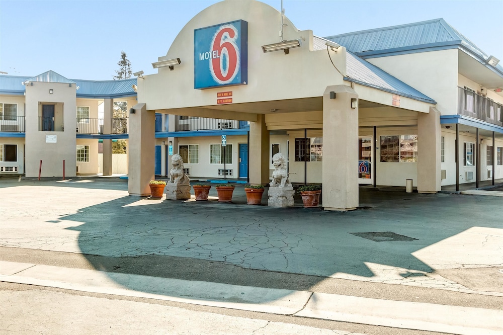 Motel6 Visalia, CA