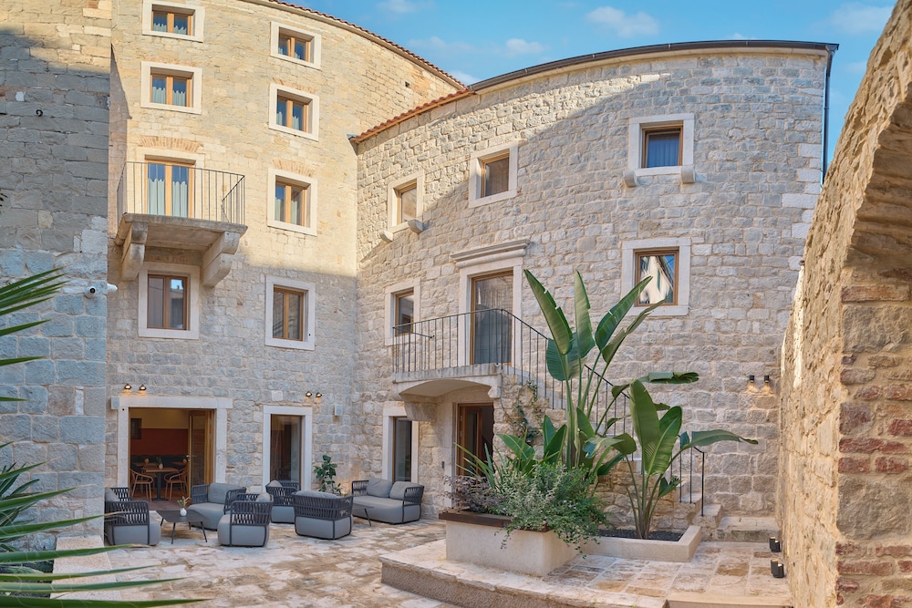 Central Heritage Hotel 42/50