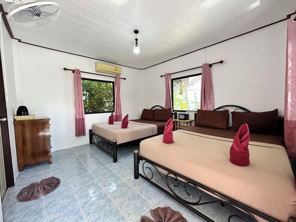 Phangan Lodge 25/50