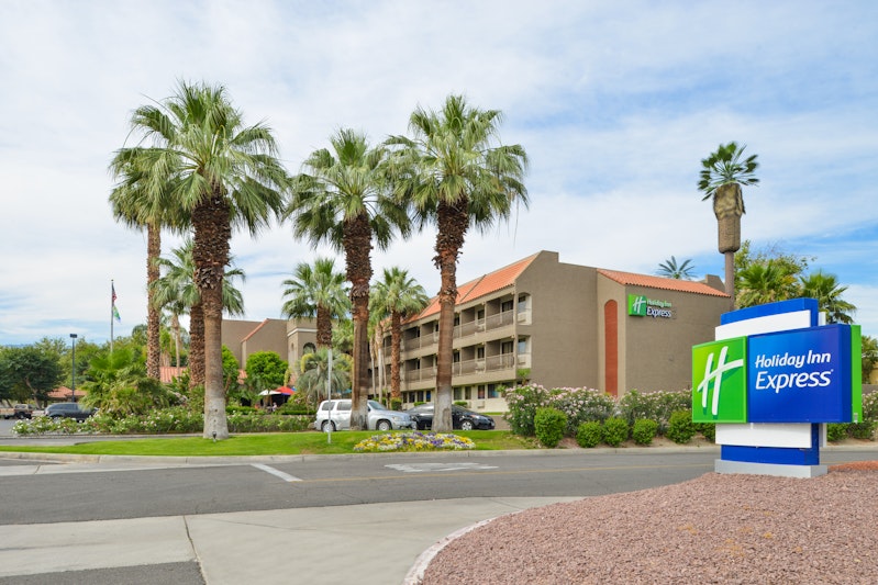 Holiday Inn Express Palm Desert 71/78