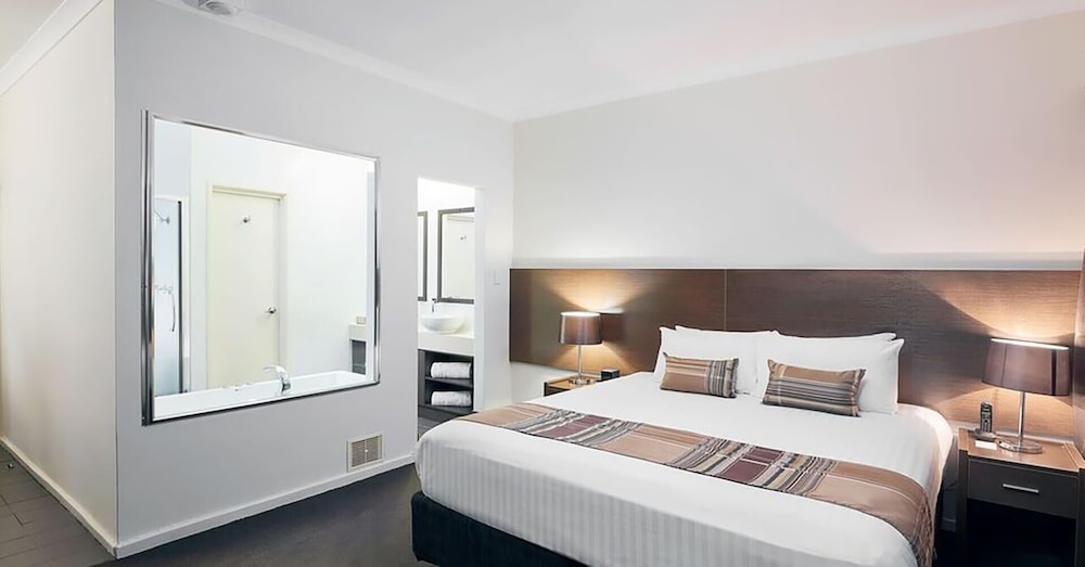 SPA, SUITE, KING BED, JETTED TUB