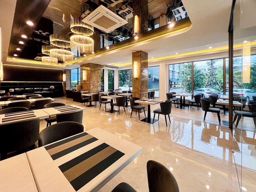 The Proud Exclusive Hotel 35/50