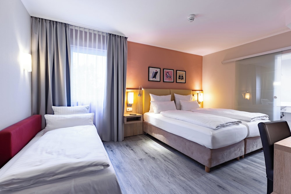 Standard, Multiple Beds