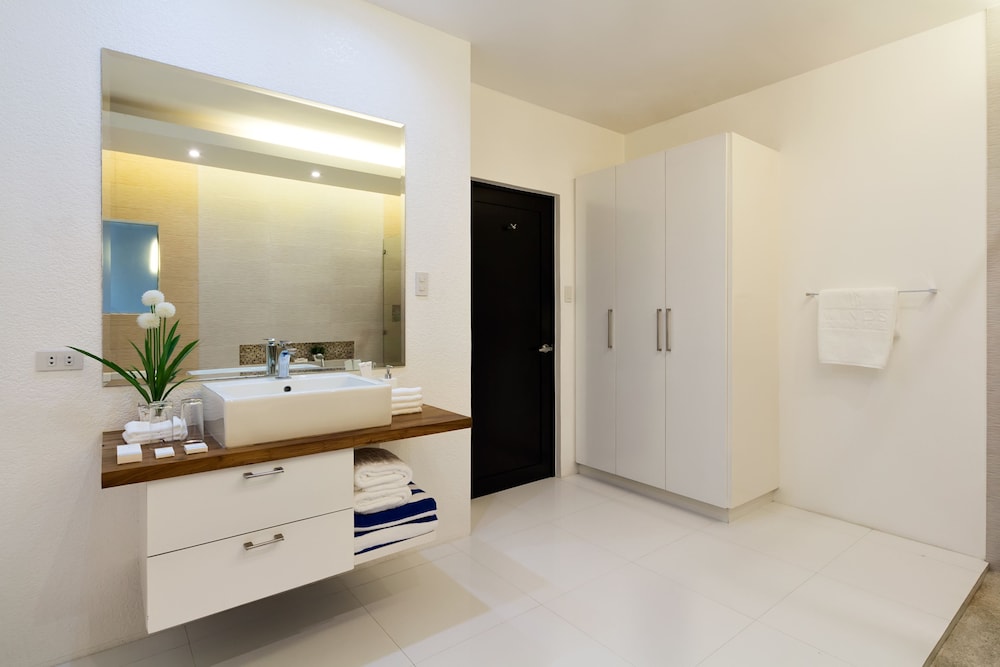 Winds Boutique Hotel 45/49