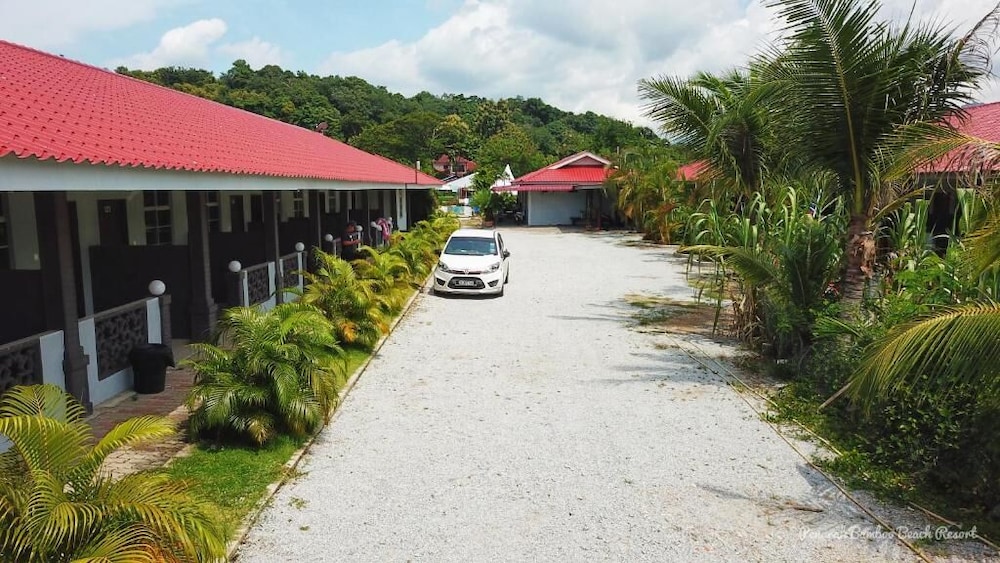 Penarak Bamboo Beach Motel 36/43