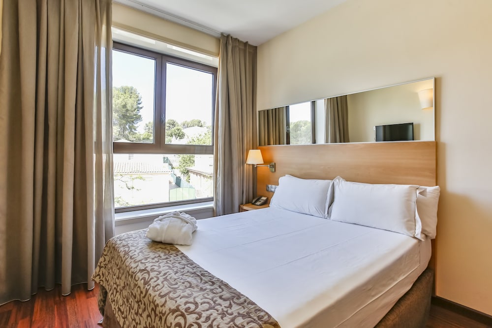 ECONOMY, SINGLE, DOUBLE BED