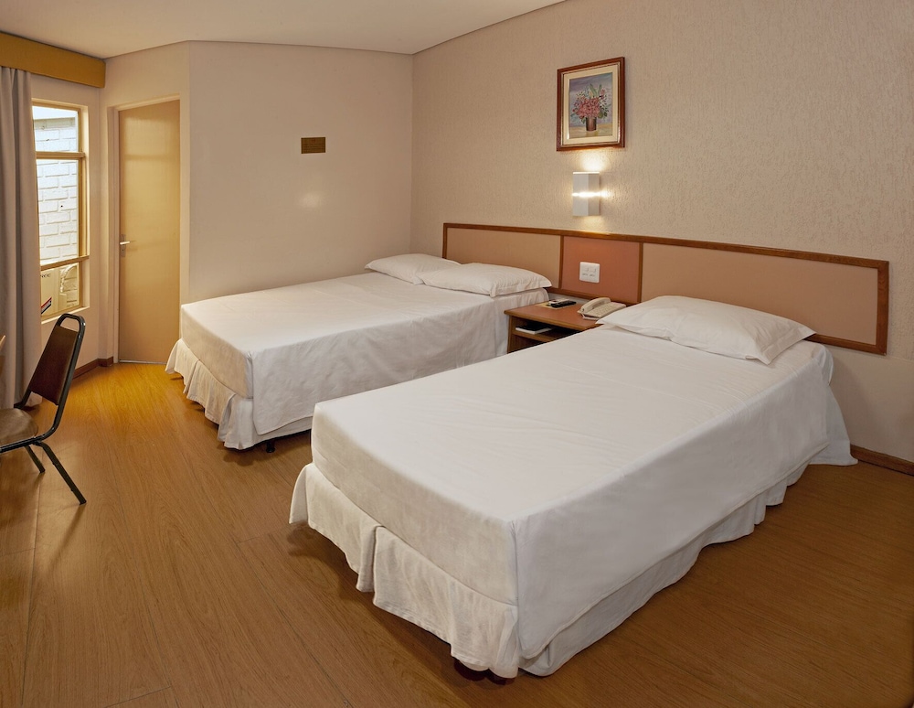 LIRA HOTEL 22/63