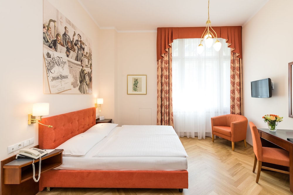 Johann Strauss Hotel 12/52