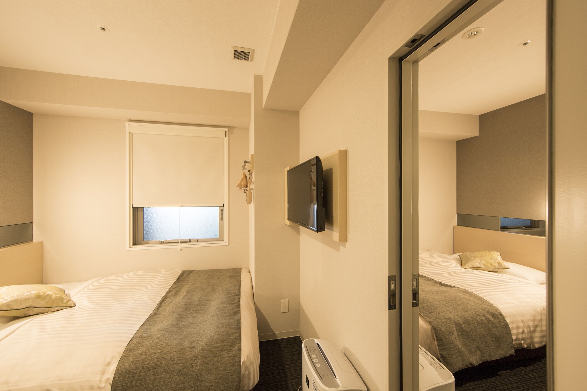 CONNECTING, DOUBLE BED