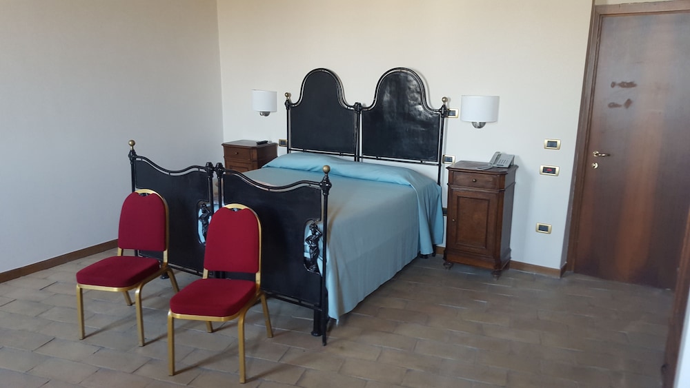 S. Martin Hotel 36/50